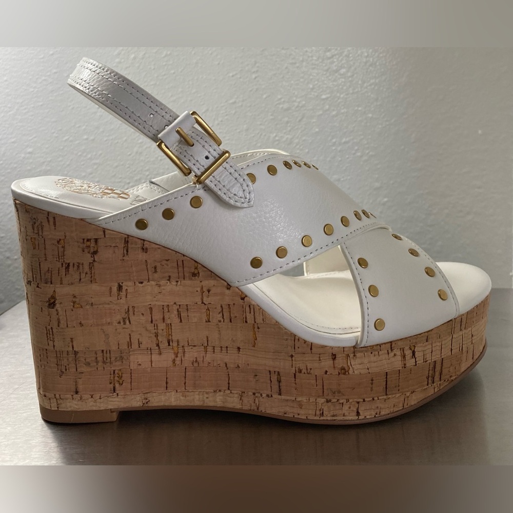 VINCE CAMUTO..WOMENS White Wedge Sandals with Gold Accents - Picture 4 of 15
